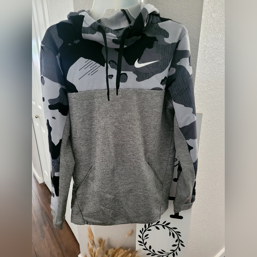 Nike dri-fit hoodie - small